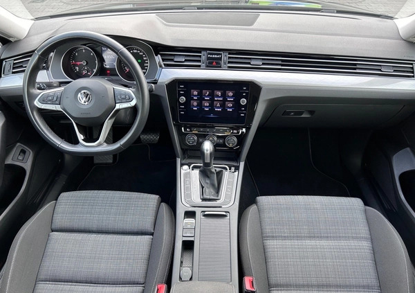 Volkswagen Passat cena 92900 przebieg: 129436, rok produkcji 2020 z Józefów małe 781